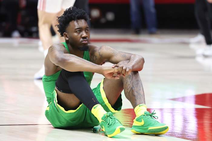 Oregon Ducks guard Jermaine Couisnard wears the Nike Ja 1.